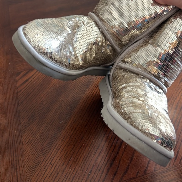 Gold Women’s UGH Classic Short Sequin Boots in size 8 - Picture 6 of 10